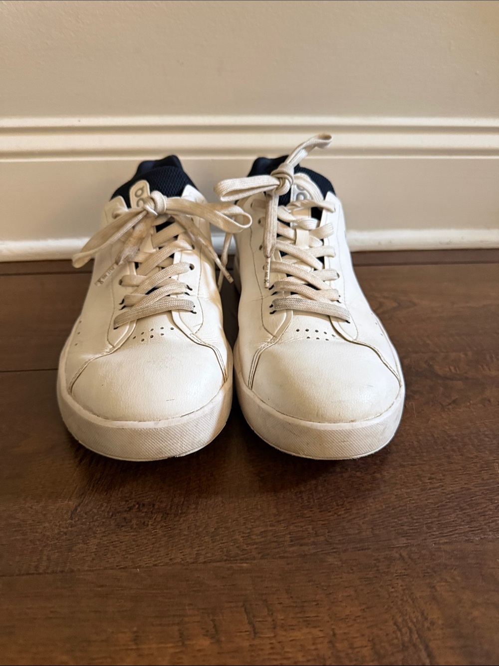 OnCloud - The Roger Men’s Sneakers with Navy Accent